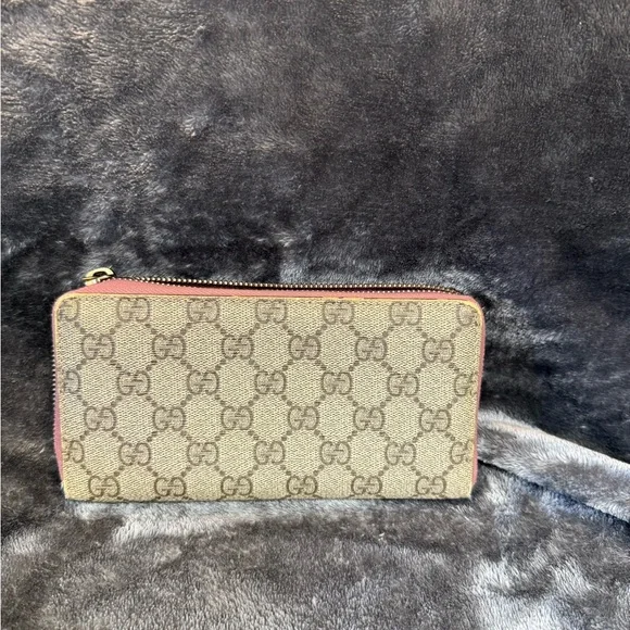 Gucci Beige and Pink Signature Wallet - Picture 2 of 13